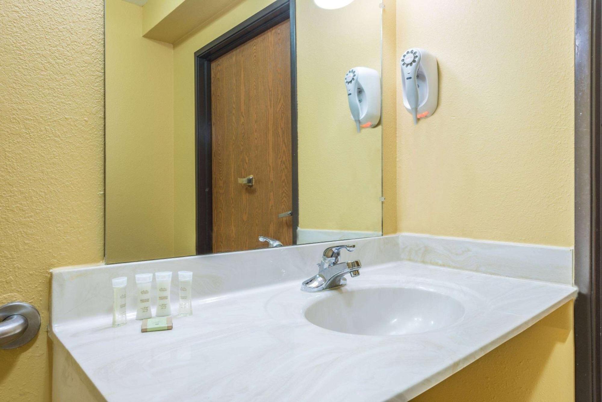 מלון Super 8 By Wyndham Troy Il/St. Louis Area מראה חיצוני תמונה