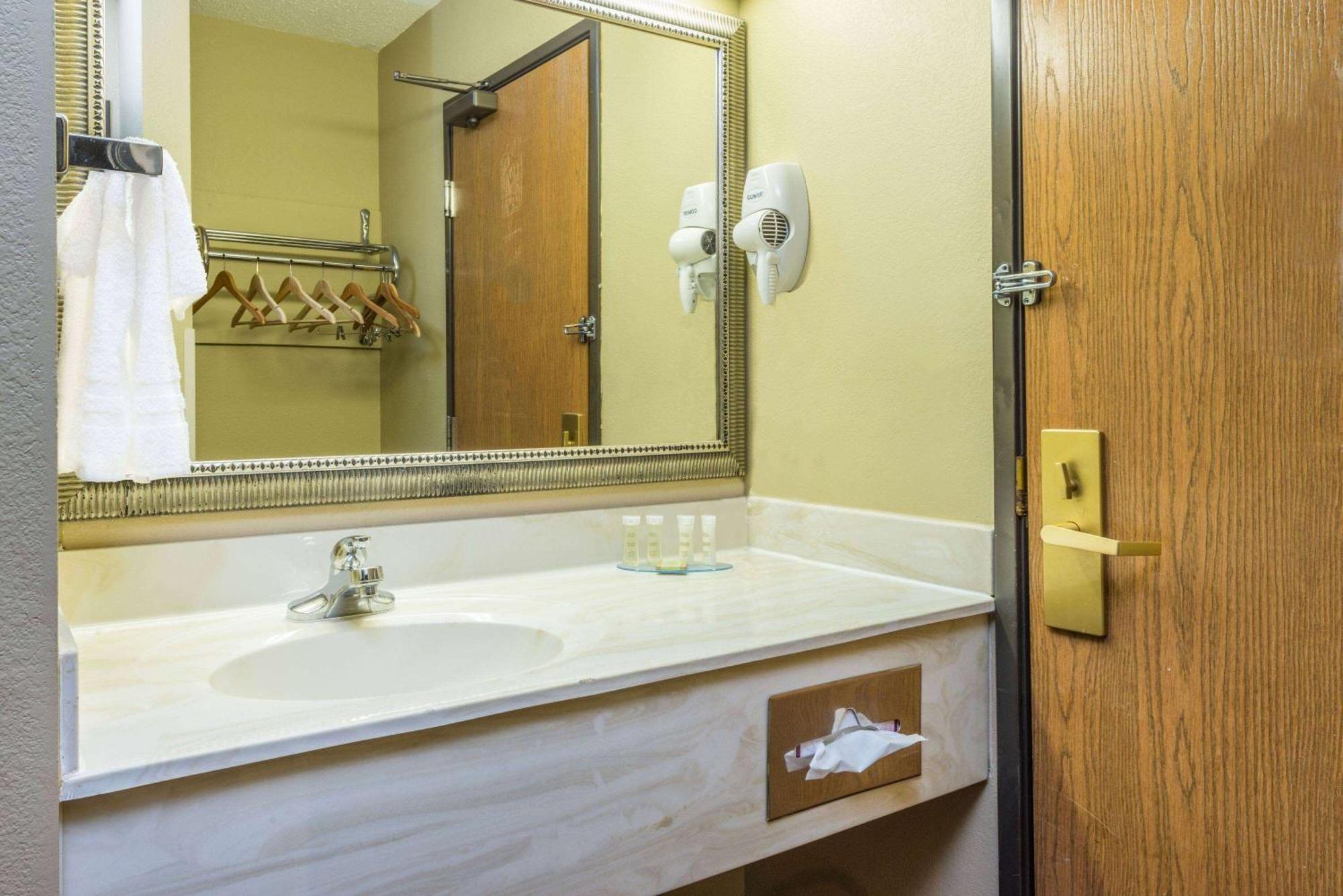 מלון Super 8 By Wyndham Troy Il/St. Louis Area מראה חיצוני תמונה